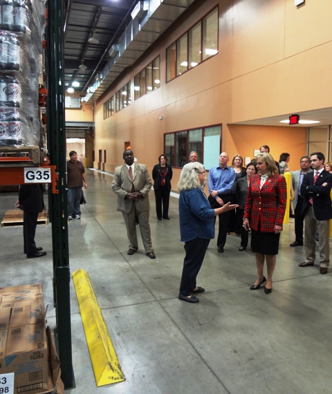 Governor Fallin Tours Tulsa Food Bank 2