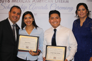 Jóvenes “DREAMers” reciben beca del Sueño México-Americano COFEM