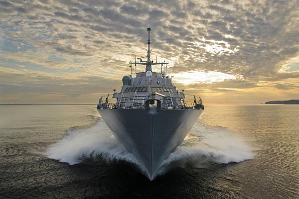 The littoral combat ship Pre-Commissioning Unit (PCU) Fort Worth (LCS 3) conducts builders trials in Lake Michigan.