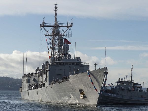 EVERETT, Wash. (Dec. 19, 2014) The Oliver Hazard Perry-class guided-missile frigate USS Rodney M. Davis (FFG 60) moors at Naval Station Everett. Rodney M. Davis returns from its final deployment to the Pacific and Indian Ocean. U.S. Navy photo by Mass Communication Specialist 2nd Class Justin A. Johndro.