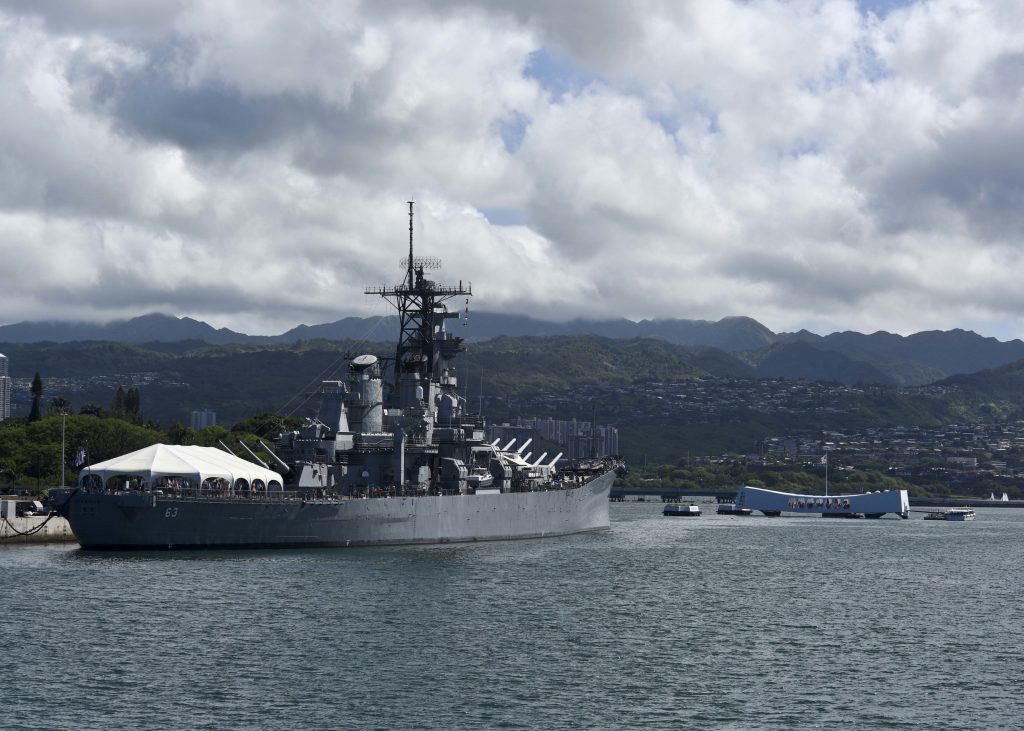 Pearl Harbor (Aug. 3, 2016) The battleship USS Missouri (BB 63) memorial and USS Arizona (BB 39) memorial welcome Rim of the Pacific 2016 ships as they return to Joint Base Pearl Harbor-Hickam.  U.S. Navy photo by Mass Communication Specialist 2nd Class Holly L. Herline 