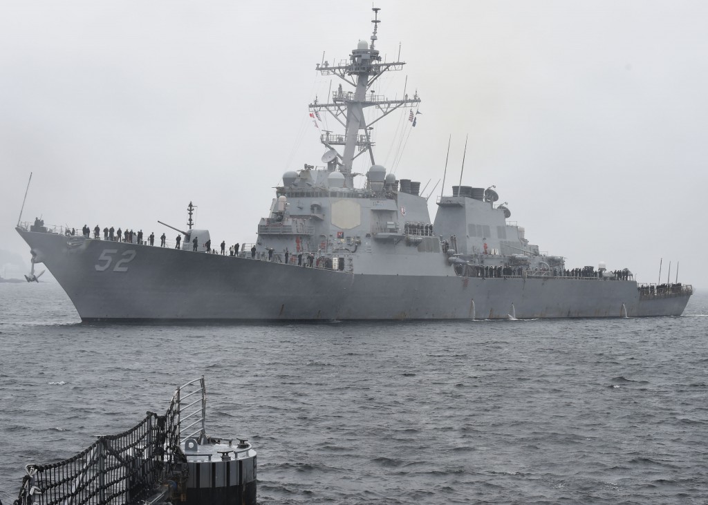 YOKOSUKA, Japan: The Arleigh Burke-class guided-missile destroyer USS Barry (DDG 52) arrives at Fleet Activities (FLEACT) Yokosuka to join the Forward-Deployed Naval Forces in Japan.  U.S. Navy photo by Mass Communication Specialist 2nd Class Richard L.J. Gourley 