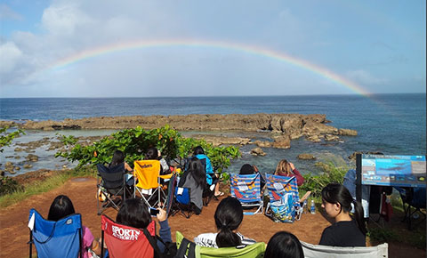 picture of people on lawnchairs looking for ocean life