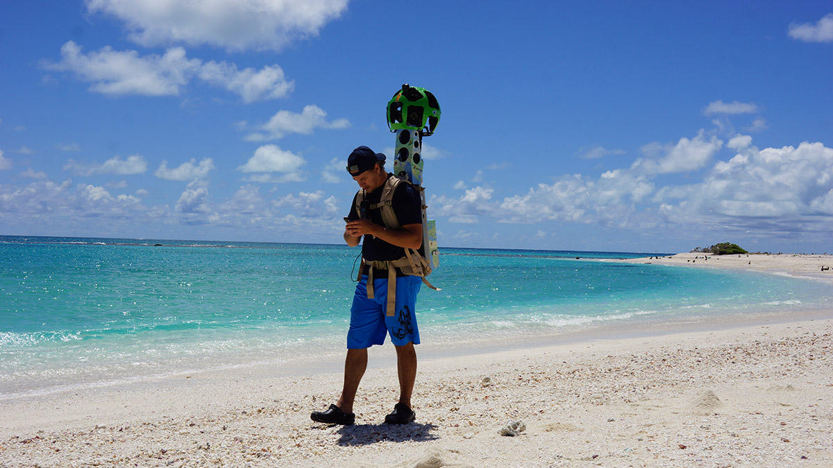 guy with a camera on his back to capture 360 degrees