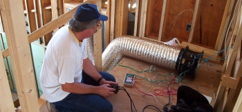 Make sure that you hire accredited and certified workers for your home energy projects. <em>Photo courtesy of NREL 6307614</em>