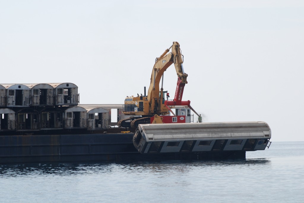 NYC_subway_cars_used_as_artificial_reef