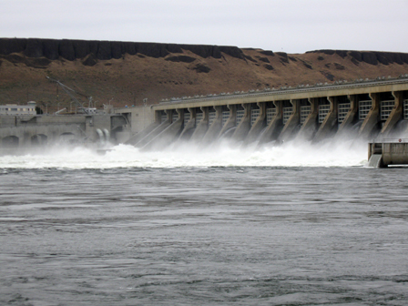 McNary Dam hydroelectric plant generating 980 megawatts of energy. Hydropower technologies use flowing water to create energy that can be captured and turned into electricity. Credit: David Hicks