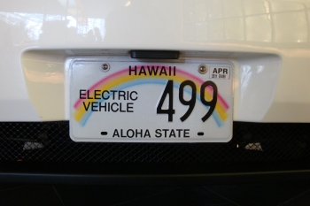 An electric vehicle in Hawaii. A new Clean Cities guide highlights electric vehicle readiness projects from throughout the country. | Photo by Ken Kelly, National Renewable Energy Laboratory 