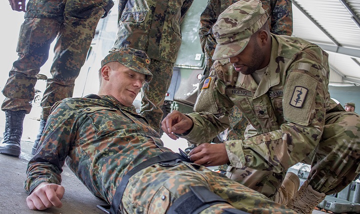 Army Spc. Ngeno applies a leg splint to a German Soldier at the Medical Assistant Personnel Training Conference at the German Central Military Hospital in Koblenz, Germany. (U.S. Army photo by Capt. Jerome Ferrin)