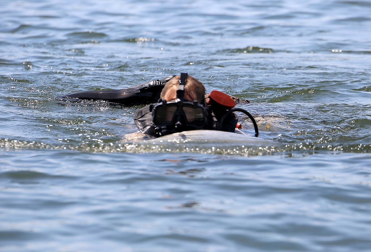 Master Sgt. Brad Colbert, project officer for small craft and special projects with Reconnaissance and Amphibious Raids at Marine Corps Systems Command, drives a Diver Propulsion Device July 18 at Lake Anna in Spotsylvania, Va. Colbert and other members of the RAR team conducted tests of potential upgrades to the DPD to improve its speed and controllability for reconnaissance Marines. U.S. Marine Corps photo by Monique Randolph