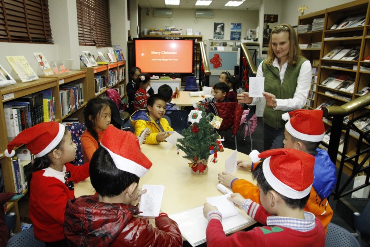 Chengdu Students Celebrate Christmas in the IRC