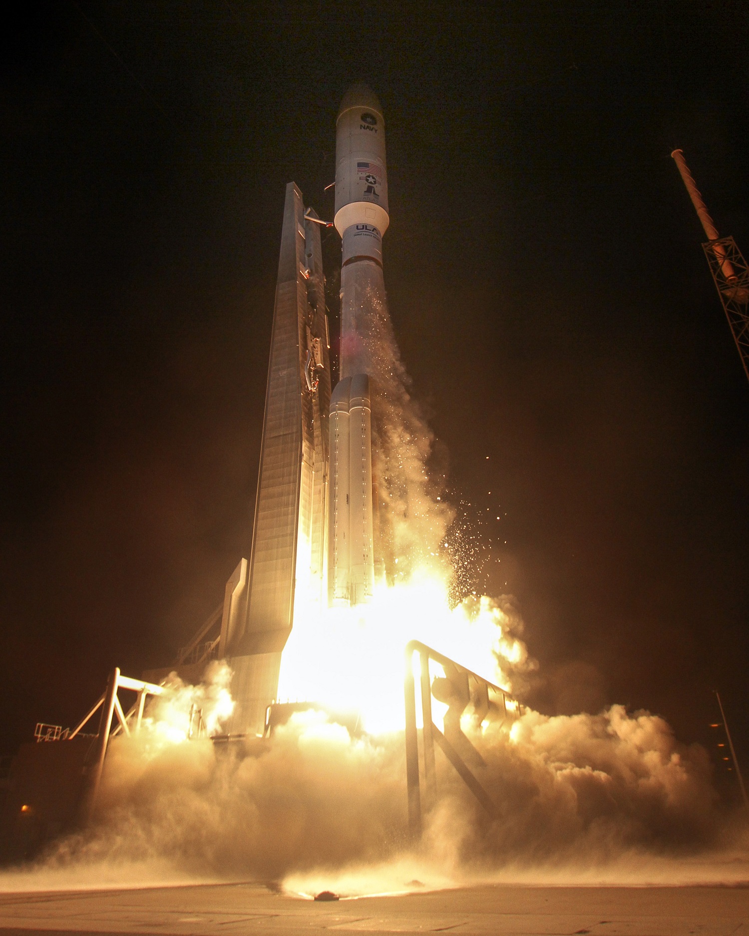 CAPE CANAVERAL, Fla. (Sept. 2, 2015) The U.S. Navy's fourth Mobile User Objective System (MUOS) communications satellite, encapsulated in a 5-meter payload fairing lifts off from Space Launch Complex-41. The MUOS 4 satellite will bring advanced, new global communications capabilities to mobile military forces. Photo courtesy United Launch Alliance 