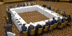 USIP-supported facilitators guide a dialogue among Iraqi tribal leaders over a 2014 massacre at the Camp Speicher military base by the “Islamic State” extremist group. 
