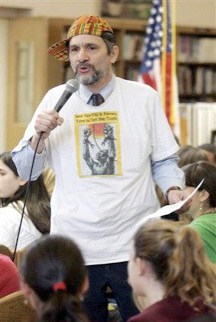 Dr. Alan Singer assumes his hip-hop persona as MC “Reeces Pieces” in one of his history classes in New York City. Used with permission.