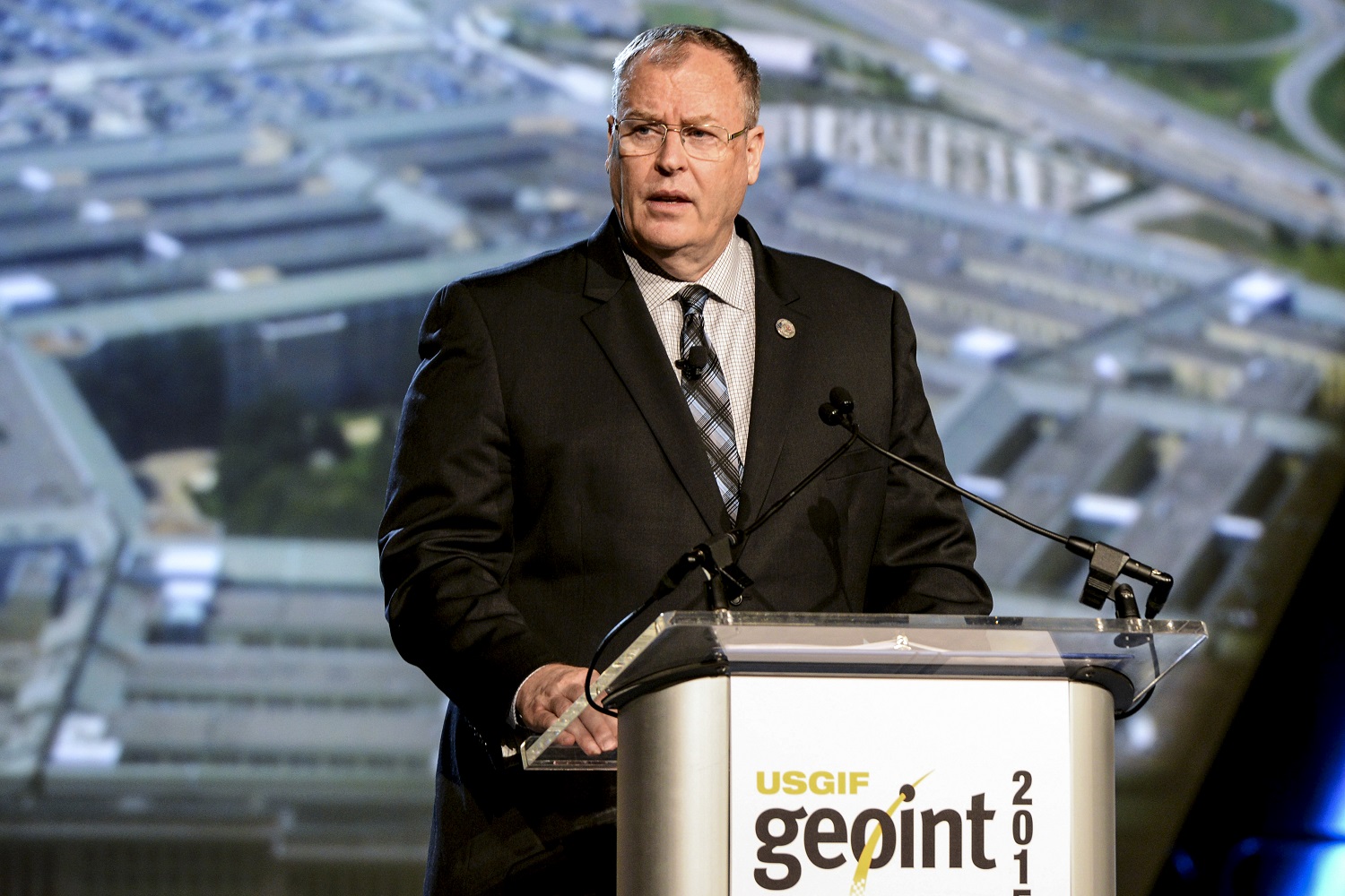 Deputy Defense Secretary Bob Work delivers remarks at the U.S. Geospatial Intelligence Foundation's annual symposium in Washington, D.C., June 23, 2015. The event is the nation's largest gathering of intelligence professionals. DoD photo by U.S. Army Sgt. 1st Class Clydell Kinchen  