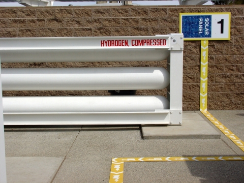 Photo of a type I compressed hydrogen storage cylinder