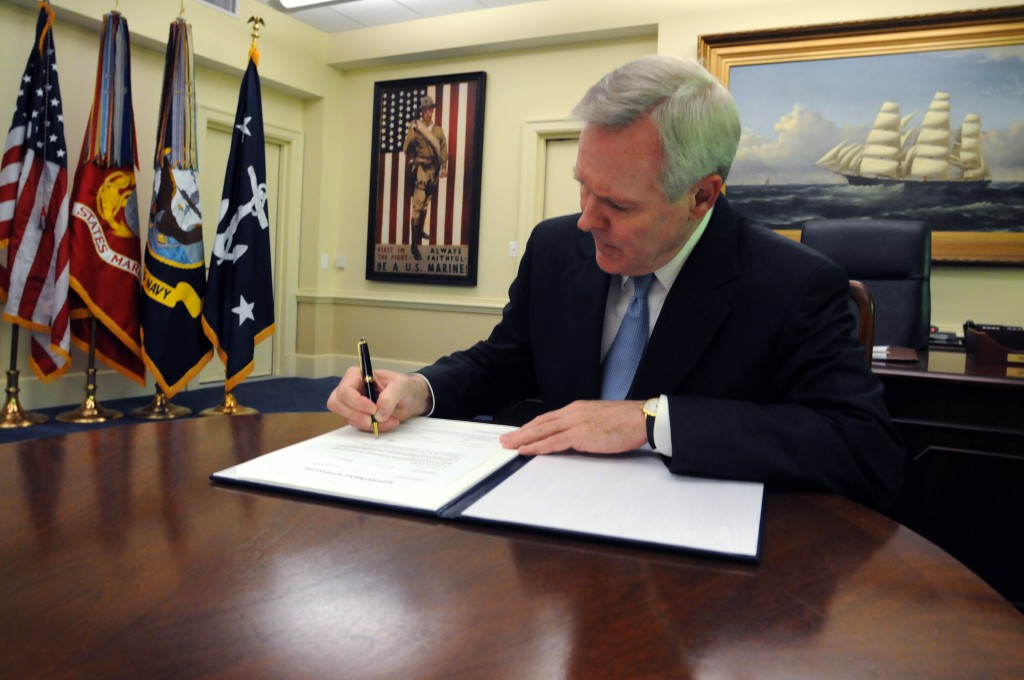 WASHINGTON (May 19, 2009) Ray Mabus signs an affidavit of appointment before his swearing in ceremony as the 75th Secretary of the Navy. U.S. Navy photo by Mass Communication Specialist 2nd Class Kevin S. O’Brien.