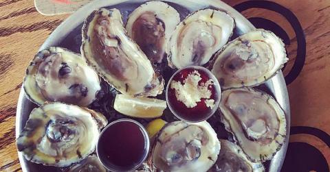Tray of oysters
