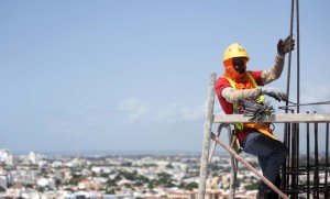 Haitian construction workers in the Dominican Republic include an estimated 900,000 to 1.2 million undocumented migrants. The USAID Global Labor Program is supporting research and advocacy for international standards to protect their rights. / Ricardo Rojas