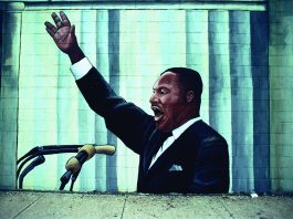 Mural with Martin Luther King Jr. speaking (© Camilo Vergara)