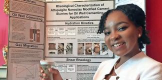 Augusta Uwamanzu-Nna mempresentasikan penelitiannya tentang semen di White House Science Fair 2016. (U.S. Dept. of Education)