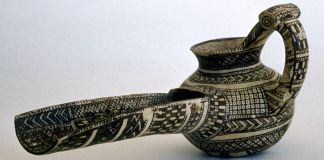 Objets archéologiques dans une exposition de musée (Photo offerte par le Musée Penn)