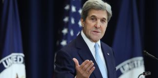 john Kerry speaking at lectern (© AP Images)