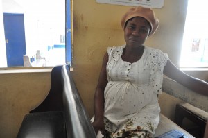 Gift Usami Ava, pregnant with her third child, receives prenatal care at the Ugep General Hospital in Nigeria’s Cross River State. Quality prenatal care during pregnancy helps reduce stillbirths and improves maternal and newborn health. / Amy Fowler, USAID
