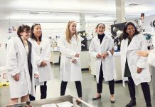 Kunjungan para peneliti wanita di laboratorium L’Oreal’s Research & Innovation Labs di Clark, New Jersey (L’Oreal USA)