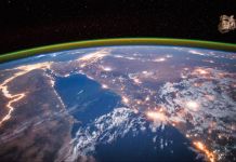 Citra satelit memperlihatkan pemandangan Sungai Nil saat malam, dan juga mampu mendeteksi area-area miskin. (© AP Images)