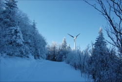 Small-Scale Distributed Wind: Northern Power Systems 100 kW turbine at the top of Burke Mountain in East Burke, Vermont. | Photo courtesy of Northern Power Systems. 