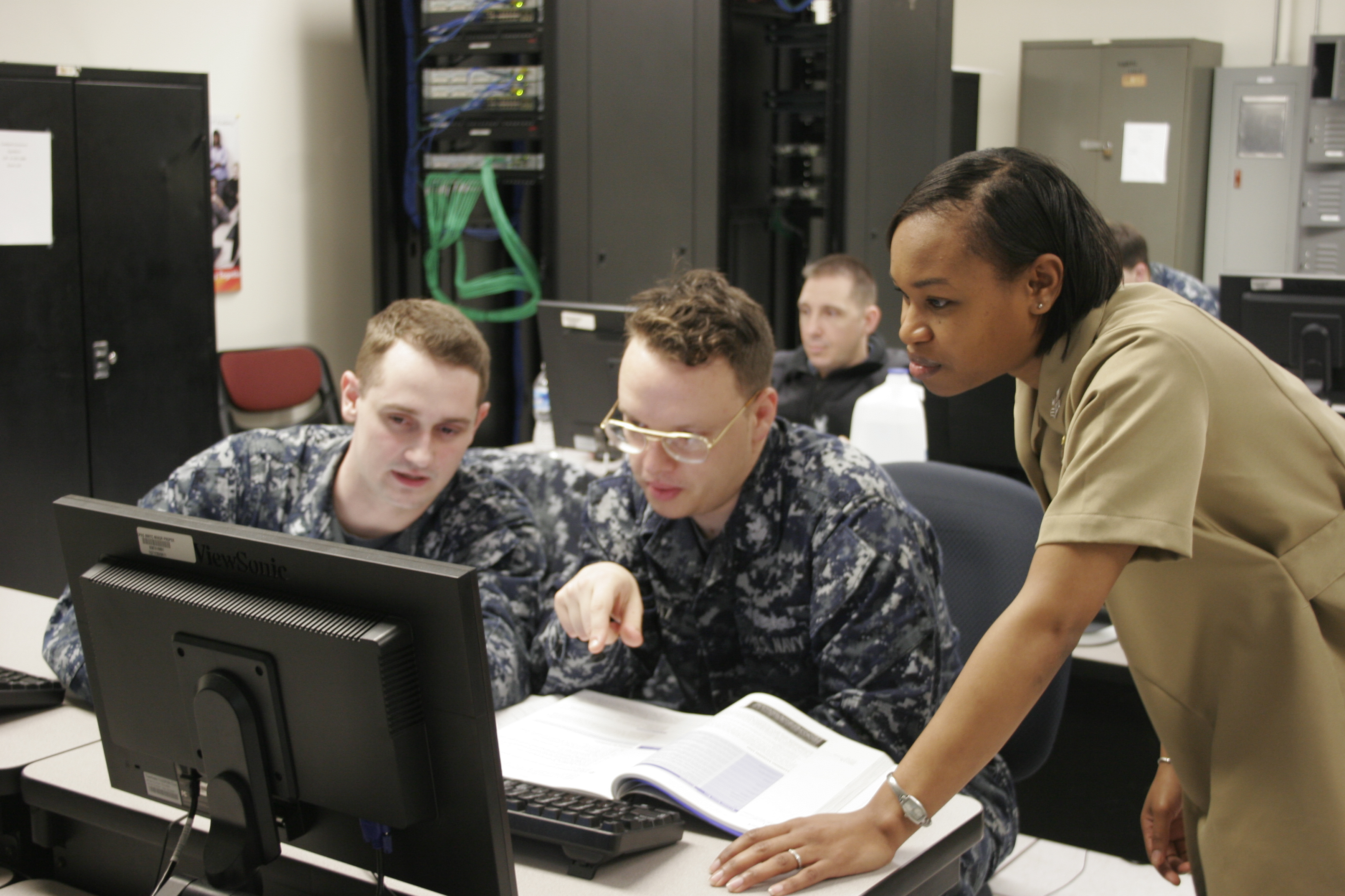 Petty Officer 1st Class Shanta McPherson, an IT "C" and "F" school instructor and course supervisor, teaches students at Information Warfare Training Command (IWTC) Virginia Beach. U.S. Navy photo by Petty Officer 1st Class Anabel Delgado-Gionet.