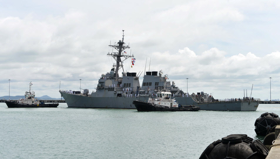 SINGAPORE (Feb. 15, 2013) The Arleigh Burke-class guided-missile destroyer USS Higgins (DDG 76) prepares to moor in Singapore. Higgins is operating in the U.S. 7th Fleet area of responsibility. U.S. Navy photo by Mass Communication Specialist 3rd Class Carla Ocampo.