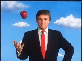 Donald Trump, lançant une pomme dans les airs (© Michael O’Brien/National Portrait Gallery, Smithsonian)