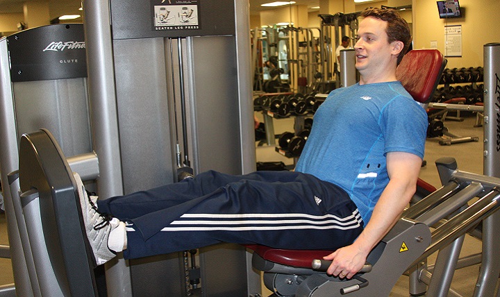 Travis Combest, exercise physiology and personal trainer in Outpatient Nutrition Services at Walter Reed National Military Medical Center, works out in the fitness center at Naval Support Activity Bethesda. For better health, Combest encourages people to set SMART goals – Specific, Measureable, Attainable, Realistic and Time-bound. (U.S. Army photo by Bernard Little)