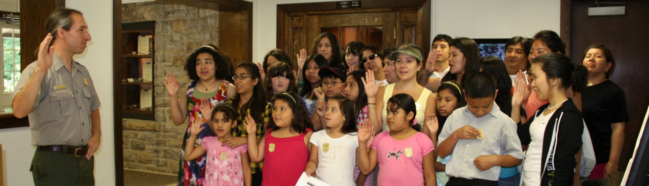 New Junior Rangers take the pledge.