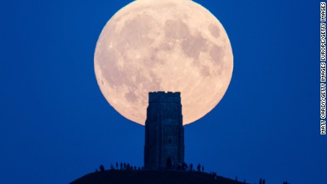 GLASTONBURY, UNITED KINGDOM - SEPTEMBER 27:  The supermoon rises behind Glastonbury Tor on September 27, 2015 in Glastonbury, England. Tonight&#39;s supermoon, so called because it is the closest full moon to the Earth this year, is particularly rare as it coincides with a lunar eclipse, a combination that has not happened since 1982 and won&#39;t happen again until 2033.  (Photo by Matt Cardy/Getty Images)