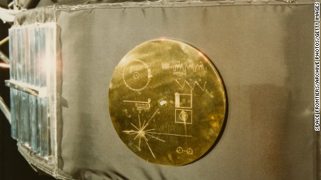 A gold record in its cover, attached to a Voyager space probe, USA, circa 1977. Voyager 1 and its identical sister craft Voyager 2 were launched in 1977 to study the outer Solar System and eventually interstellar space. The record, entitled &#39;The Sounds Of Earth&#39; contains a selection of recordings of  life and culture on Earth. The cover contains instructions for any extraterrestrial being wishing to play the record. (Photo by Space Frontiers/Archive Photos/Getty Images)