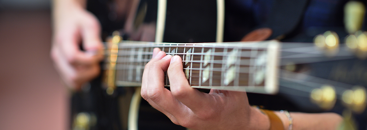 Jack Roben, guitar