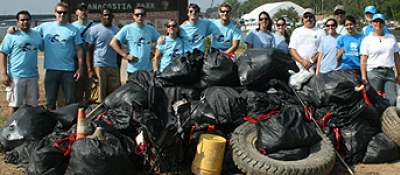 ICC volunteers clean up the Anacostia River. 