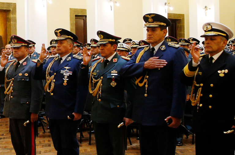 Jeanine Áñez Chávez, la presidenta interina de Bolivia, juramentó frente a militares.