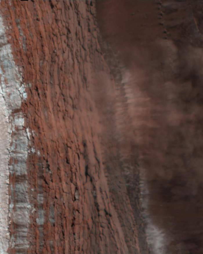 Avalanches on Mars
