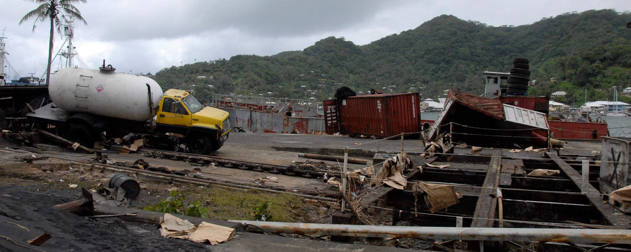 Daño por un tsunami en Samoa Americana.