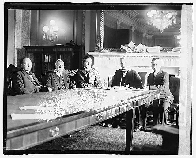 Senate Elections Comm., 5/26/20 (Senate Committee on Elections which is investigating campaign expenses of the various candidates for the presidential nomination in both parties.Left to right Senators Pomerene, Reed, Edge, Kenyon, Chairman, and Spencer), Library of Congress Prints and Photographs Division Washington, D.C. 20540 USA.