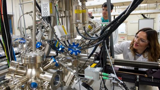 JCESR scientists Justin Connell and Sanja Tepavcevic synthesize and characterize the properties of next-generation battery materials in the Electrochemical Discovery Laboratory at Argonne National Laboratory. (Image by Argonne National Laboratory.)