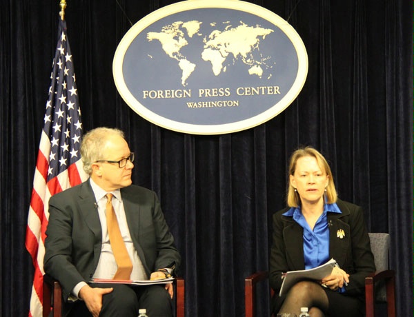 Principal Deputy Assistant Secretary Mary Warlick and DOE Assistant Secretary Jon Elkind participate in a roundtable with foreign trade and regional journalists based in the U.S. Department of State's Foreign Press Center.