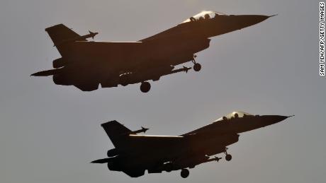 Two US-made F-16 fighters take off from the Chiayi air force base in southern Taiwan during a demonstration on January 26, 2016.  
International journalists were invited by the Taiwan Defence Ministry to visit Kinmen, an island group off the southeast coast of mainland China, ten days after the presidential elections.  / AFP / SAM YEH        (Photo credit should read SAM YEH/AFP via Getty Images)