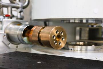 Researchers developed a one-of-a-kind, high-pressure cell and used it on the Magnetism Reflectometer beamline at ORNL’s Spallation Neutron Source to study the spatially confined magnetism in a lanthanum-cobalt-oxide thin film. Credit: Genevieve Martin/Oak Ridge National Laboratory, U.S. Dept. of Energy