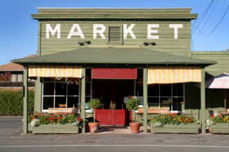 Country Farmers Market store. (Copyright IStock)