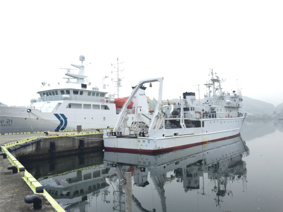 R/V Onnuri and R/V Eardo in port